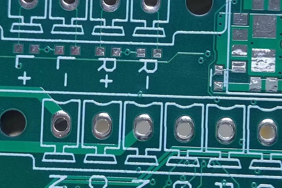 PCB recommendation - How copper and matte solder mask contact