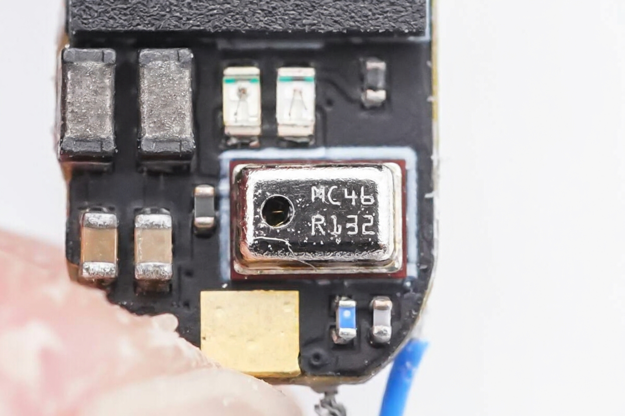 MD11 R117 MEMS microphone close-up
