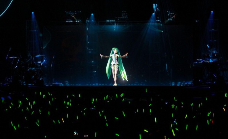Holographic-style stage projection