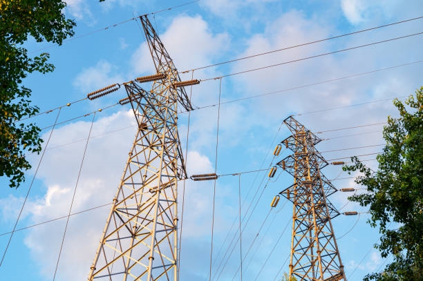 High-Voltage vs Low-Voltage Power Transmission