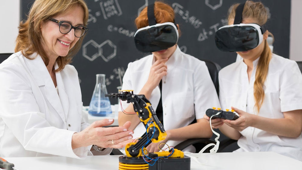 How Virtual Reality Contributes to Education