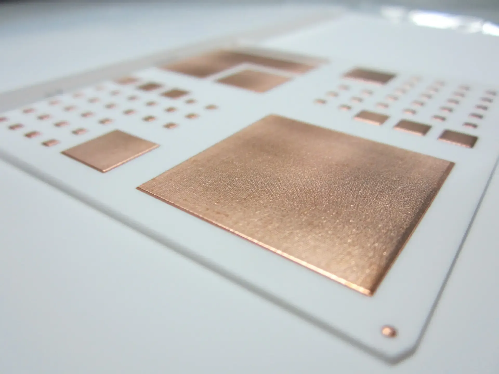 Ceramic PCB for high-temperature solar inverter applications