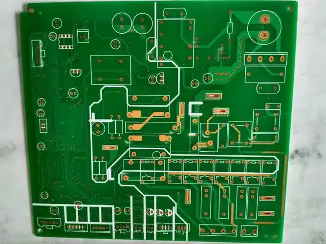 Finished simple circuit board design with calculated traces.