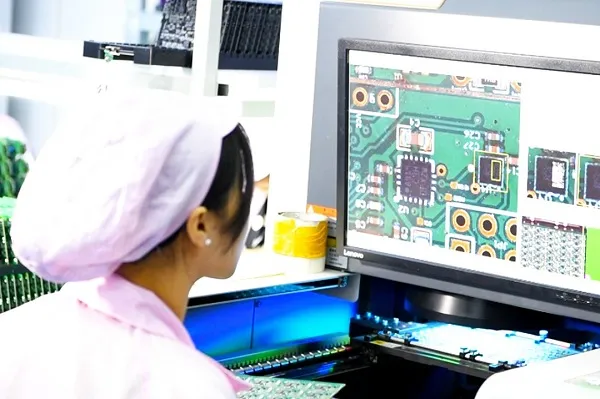 AOI machine inspecting a printed circuit board for defects.