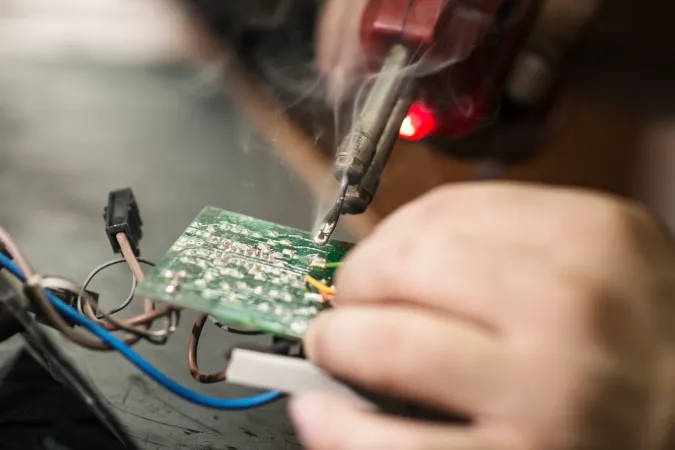 Through-Hole Component Replacement: A Detailed Guide for Beginners