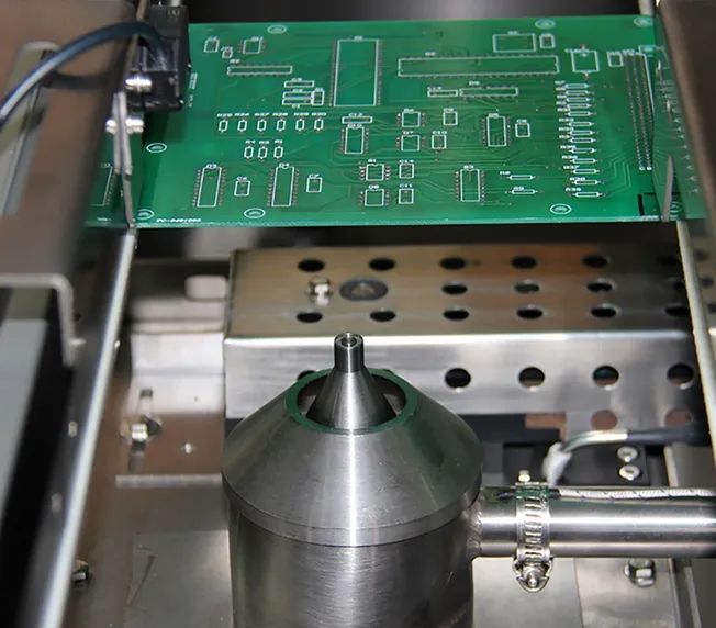 Selective soldering for double-sided PCB with mixed technology