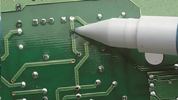 Spray coating of liquid photoimageable solder mask onto a PCB panel