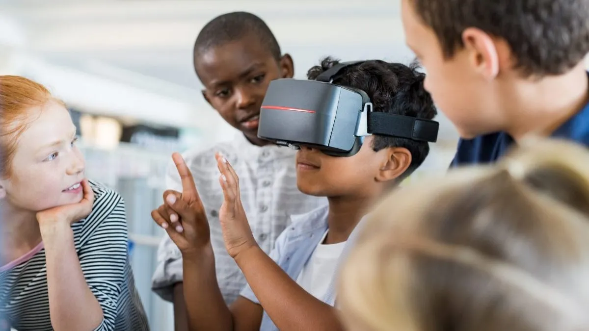 Myopia and VR: Playing Without Glasses and Treatment Claims