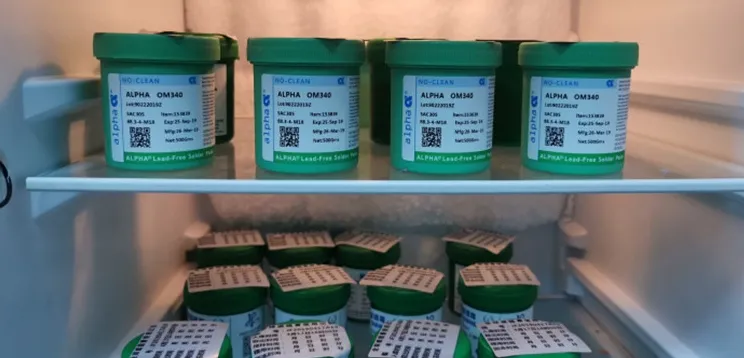 Solder paste storage in refrigerator at optimal temperature