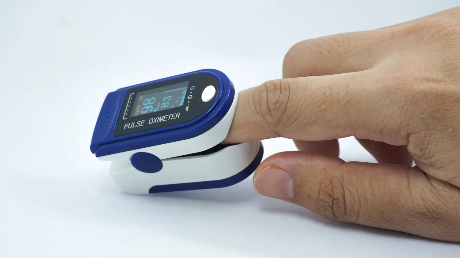 Principles and Chips in Pulse Oximeters