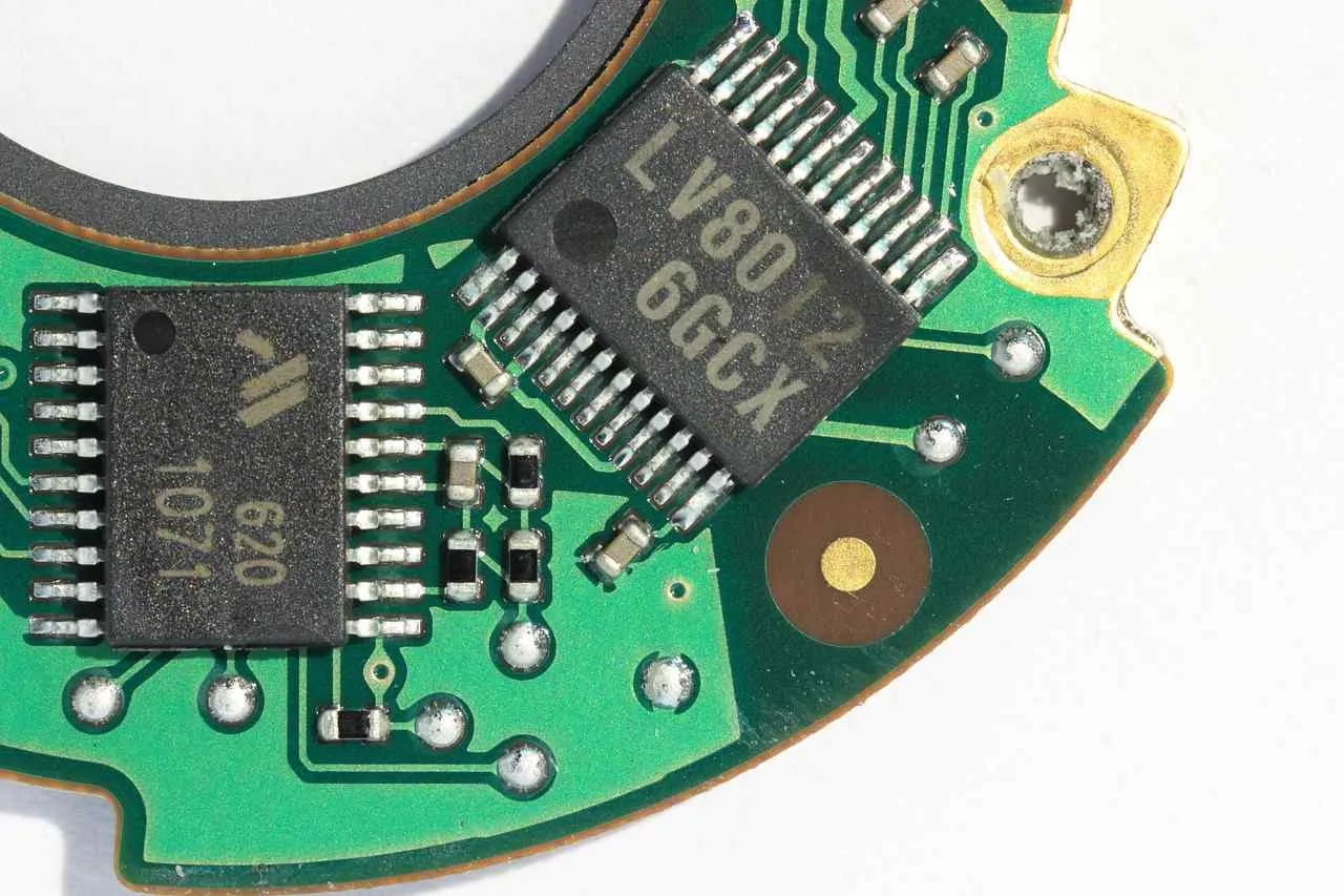 Single-Layer PCB Ground Island