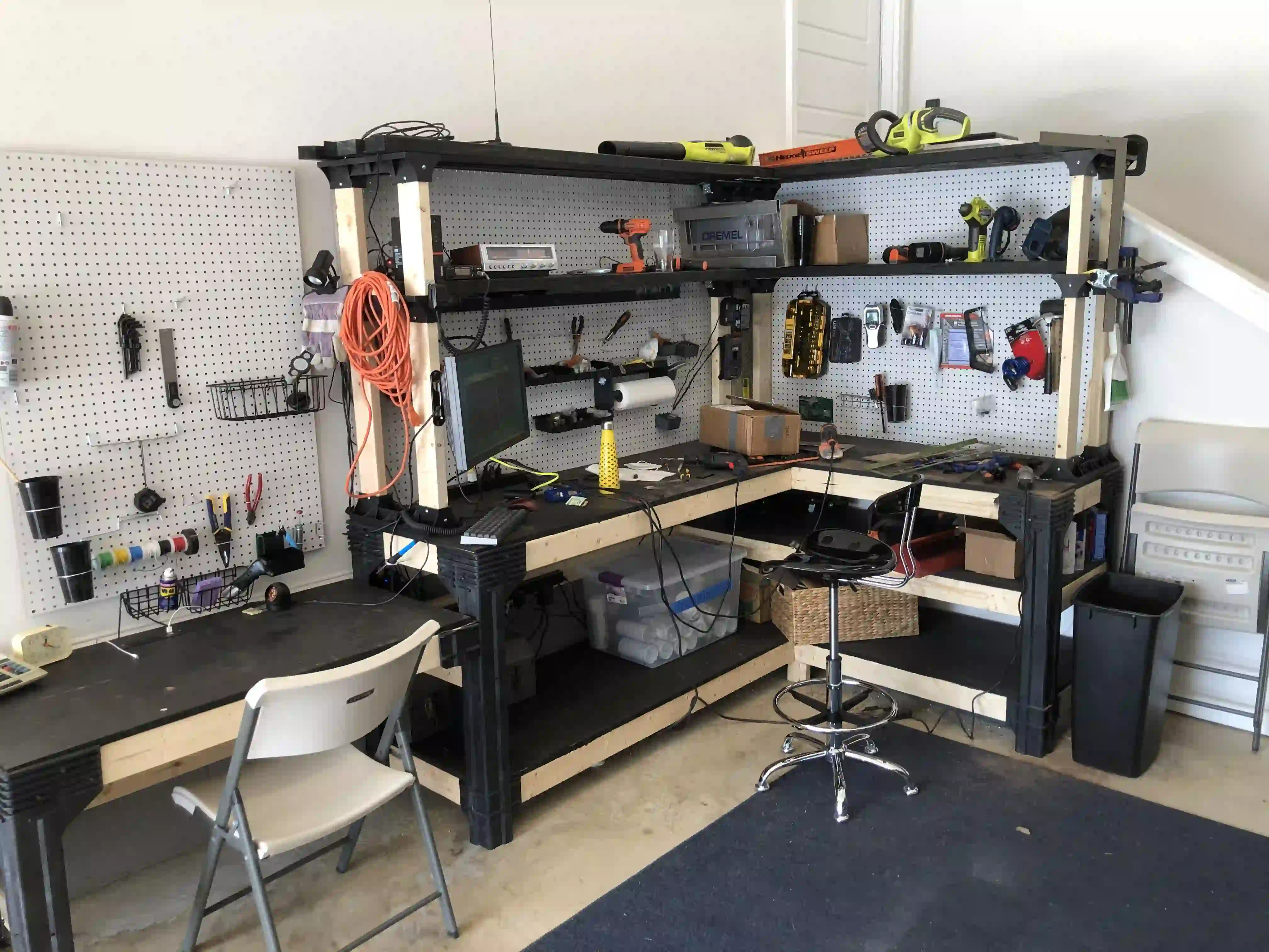 MT Soldering Workbench with Tools