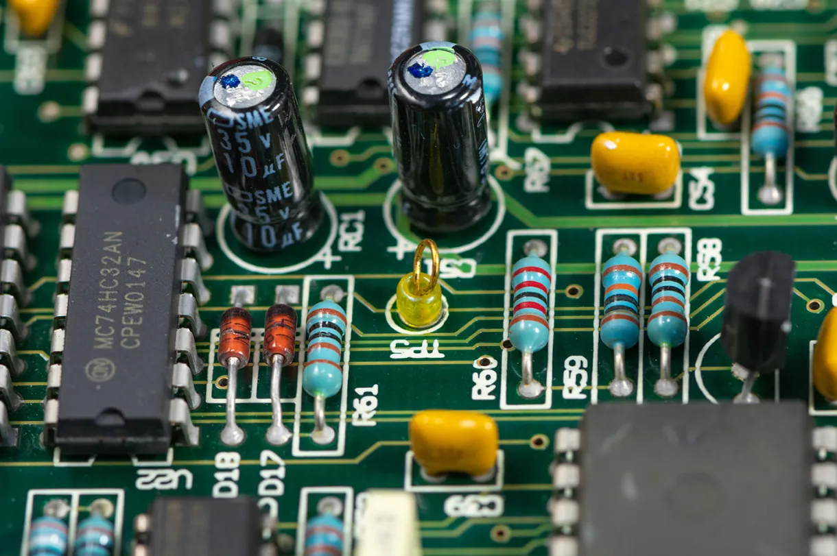 Proper silkscreen spacing on PCB for readability
