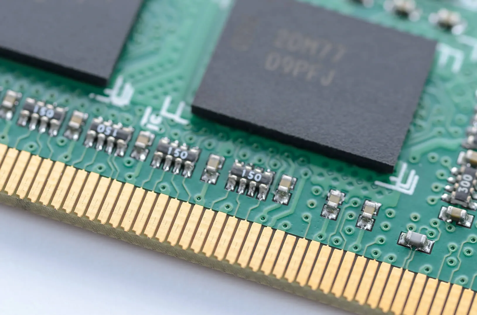 Comparing PCB Gold Finger Plating Methods: ENIG vs. Electroplating