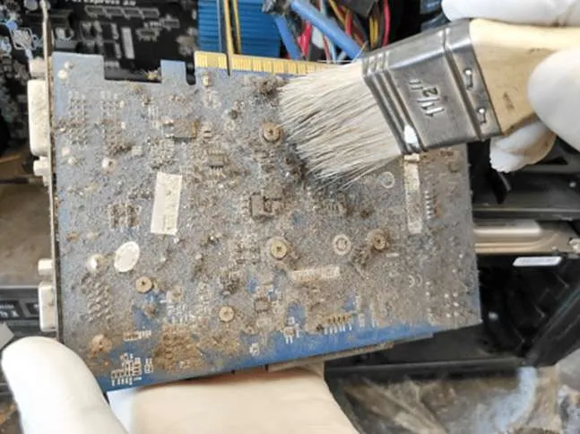 Aerosol vs other Spray for Best Practices in Cleaning PCB