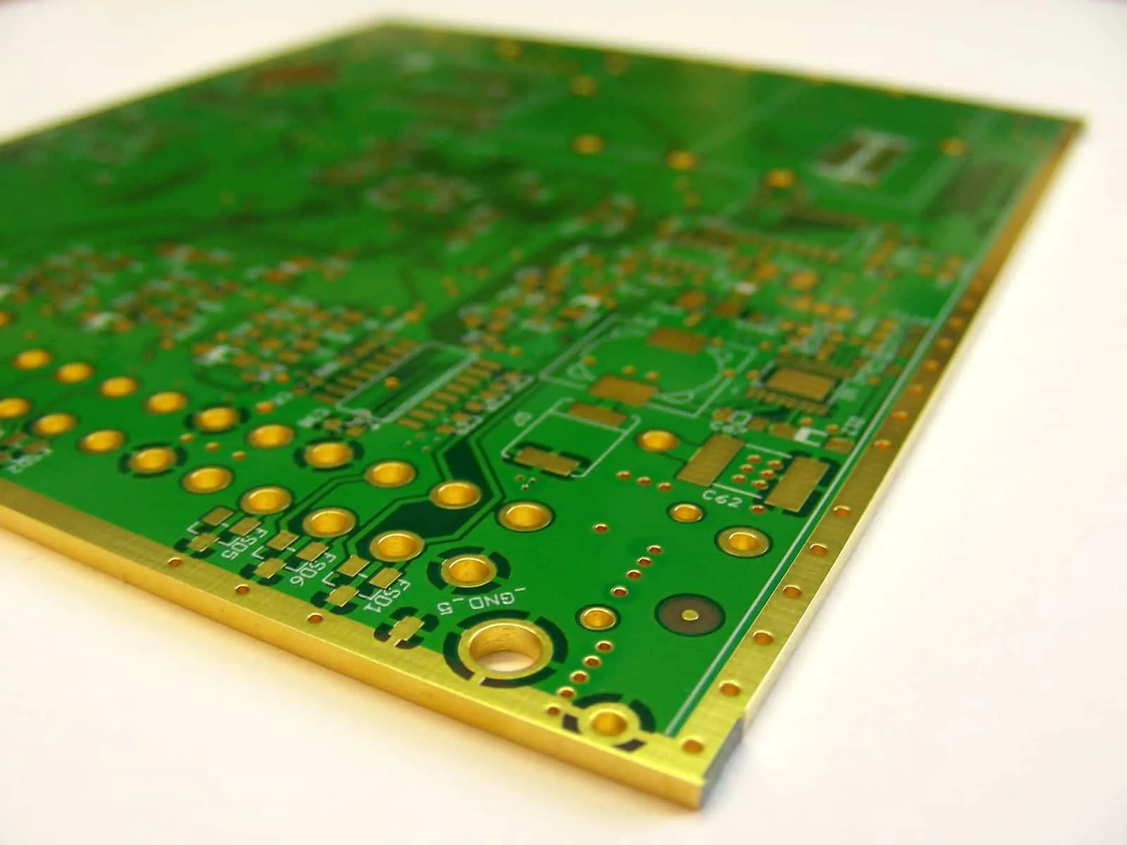 Finished PCB with edge plating for high-speed signal integrity