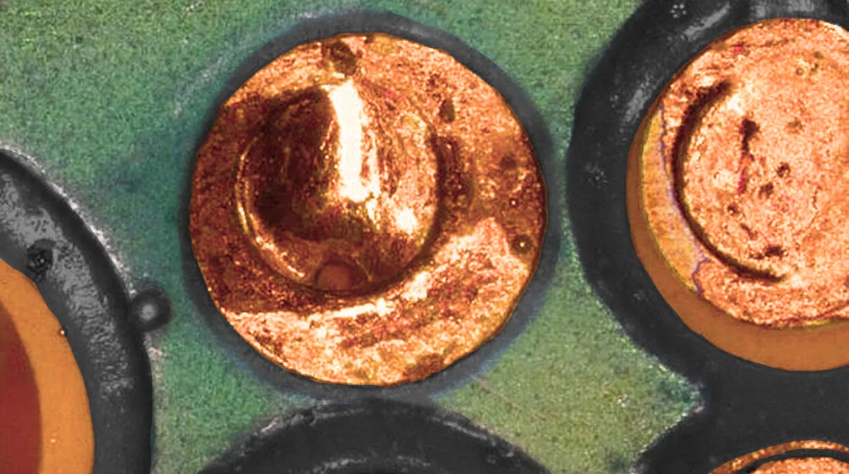Failed solder joint on PCB caused by ENIG black pad defect.