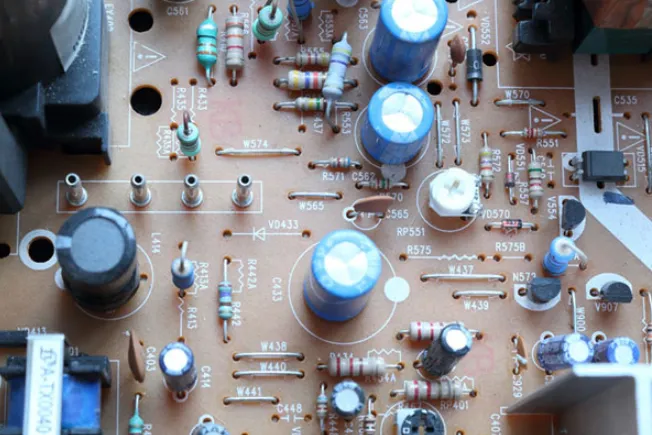 Component placement on single-layer PCB with through-hole parts