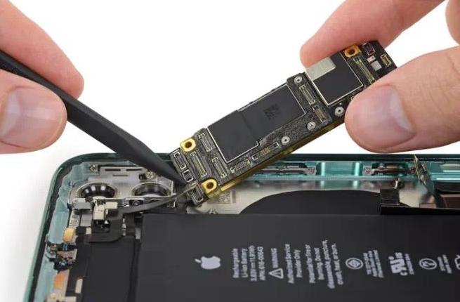 Helping hands tool as an essential soldering accessory for precision work.