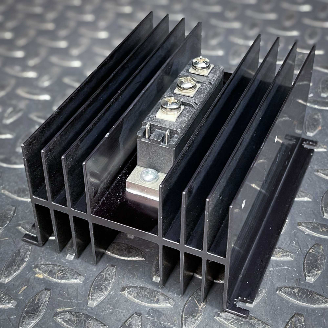 thyristor mounted on a heatsink