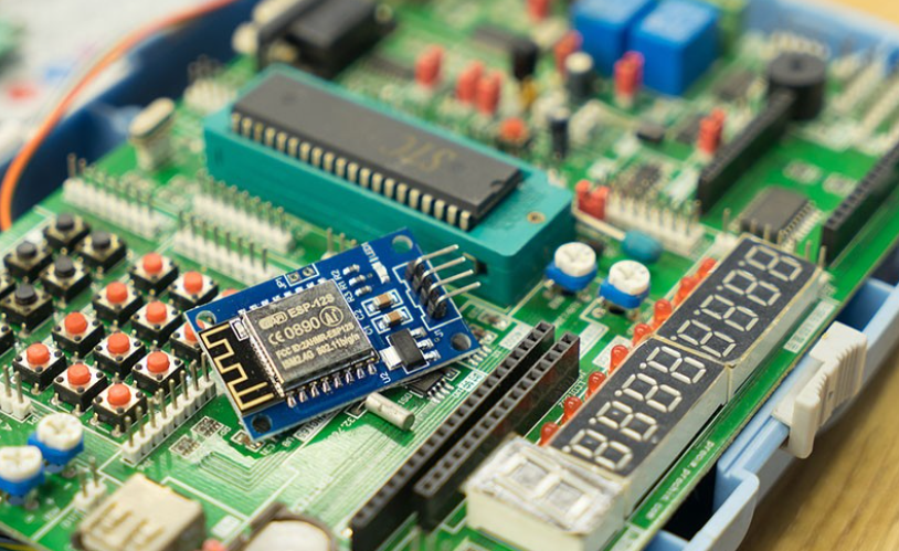 Electromechanical components on a PCB for manufacturing