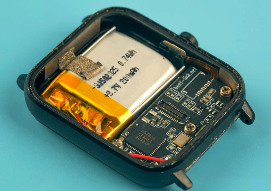 Diagram of wearable tech components with integrated circuits.