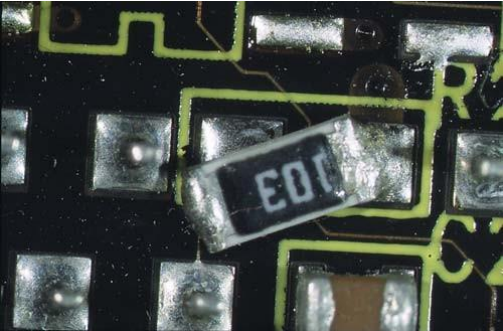 ncorrect vs. correct SMT component footprint on PCB