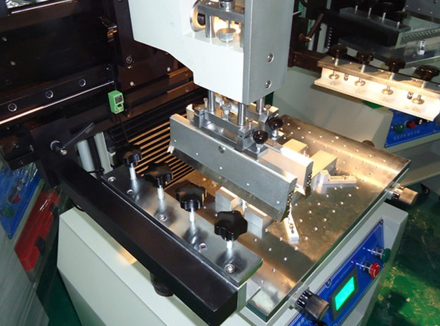 Stencil printing for SMT flux application on PCB