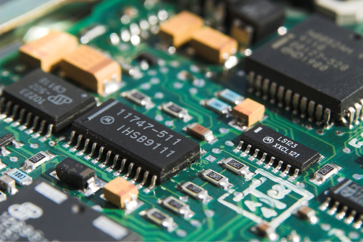 High-quality SMT assembly on PCB following J-STD-001 standards