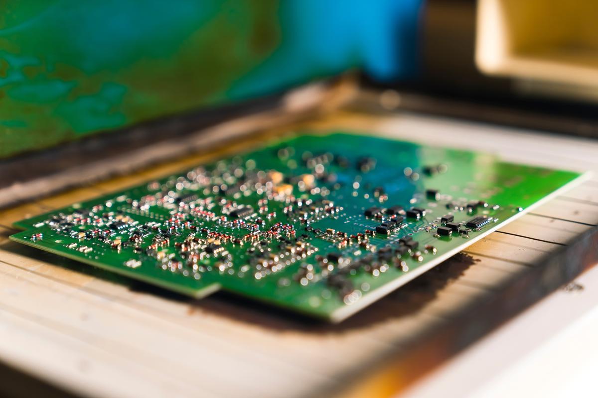Balanced SMT component placement for reflow soldering.