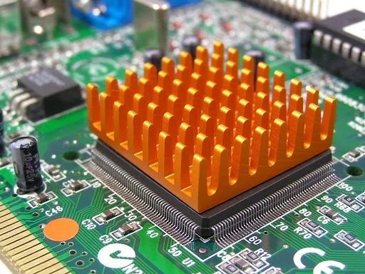 PCB with heatsink for thermal management