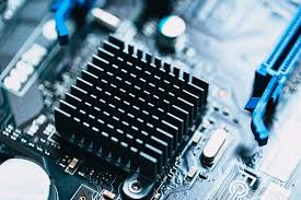 Double-sided PCB with heatsink for thermal management
