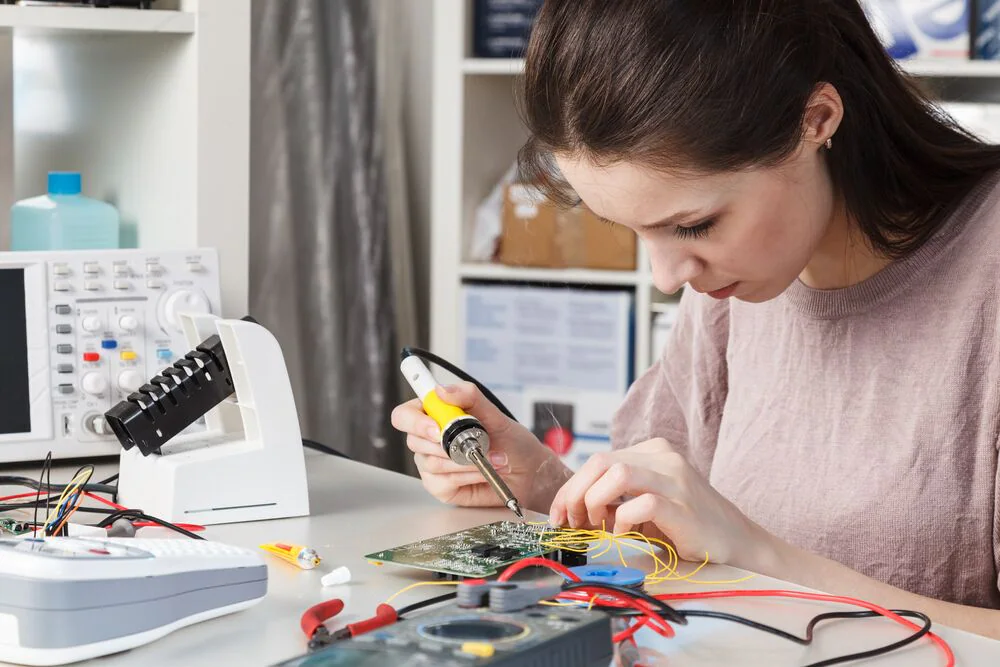 Workbench setup with tools for hand soldering SMD thermistors