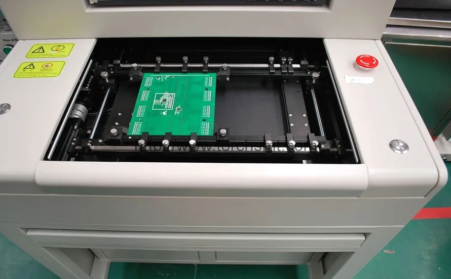 AOI system scanning PCB for surface defects