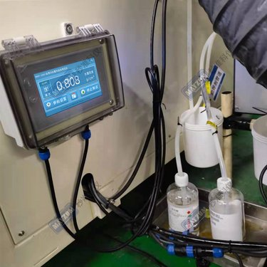 Spray fluxing method in wave soldering for PCB soldering.