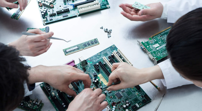 Engineers collaborating on aluminum PCB design with supplier support