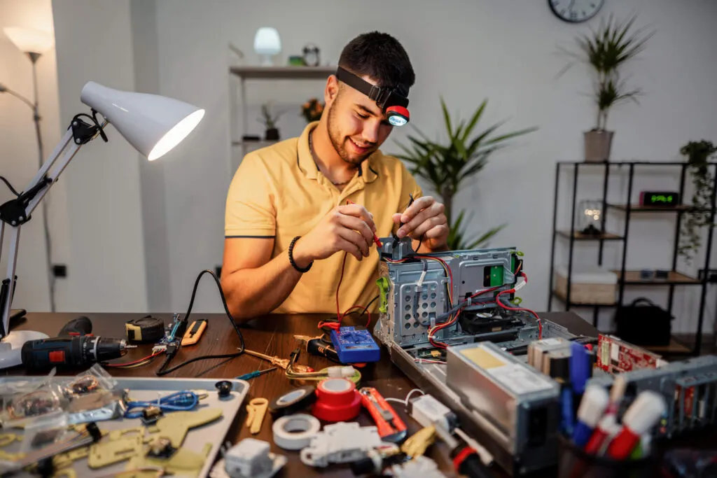 Hands-on PCB learning with educational circuit board kit