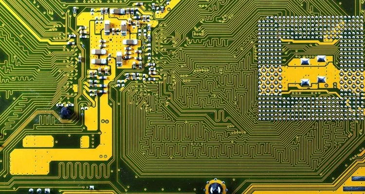 PCB trace design for impedance control in gaming devices.