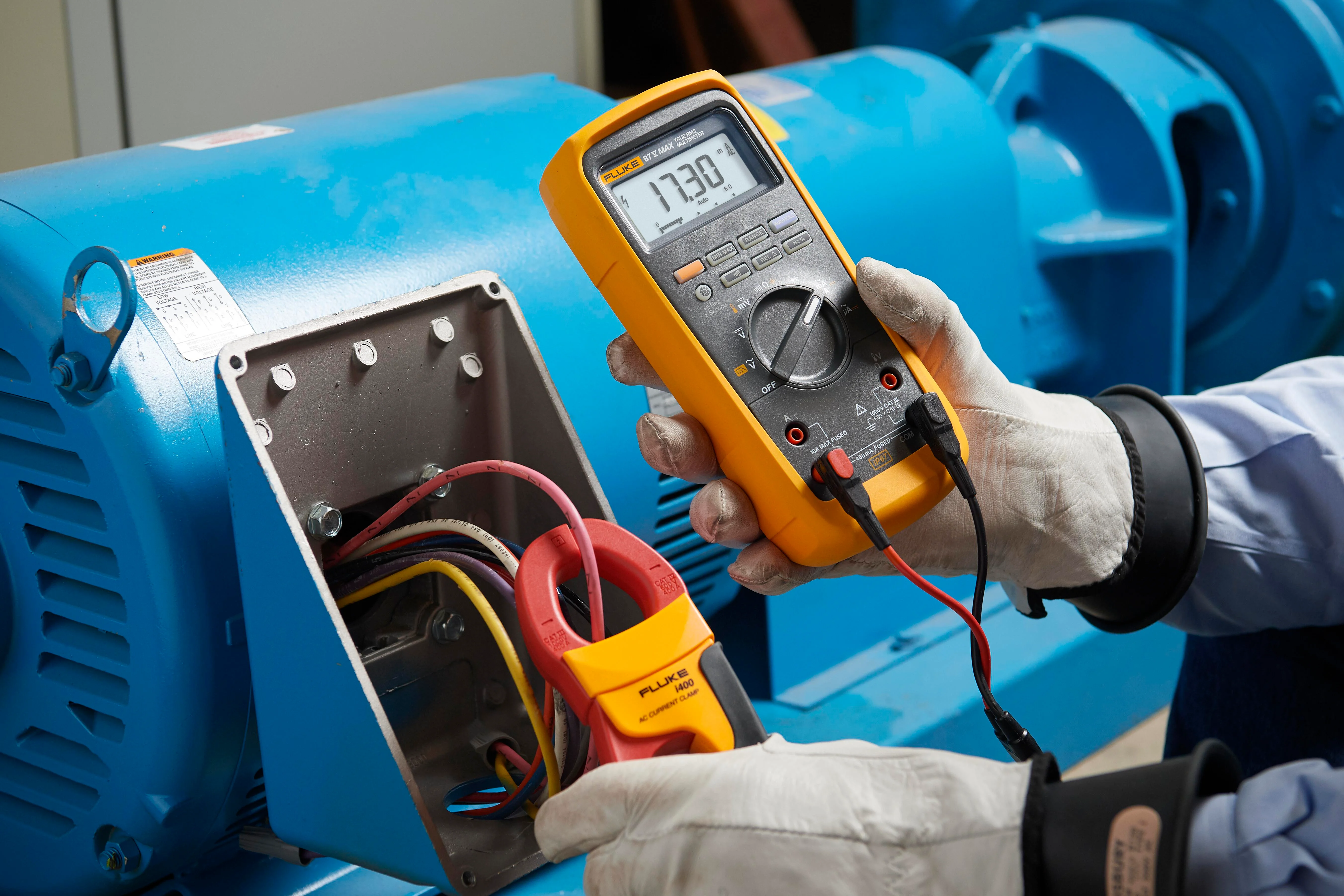 Measuring voltage to troubleshoot power supply issues in air monitors