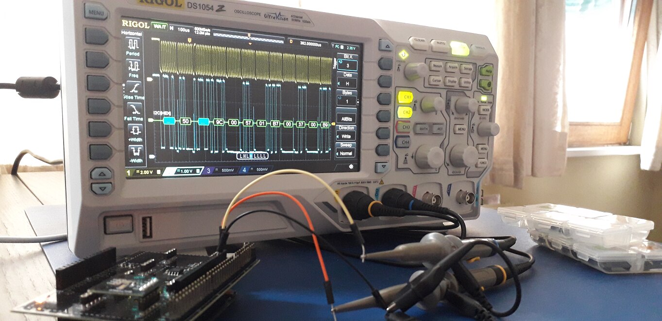 Oscilloscope analysis for debugging I2C communication