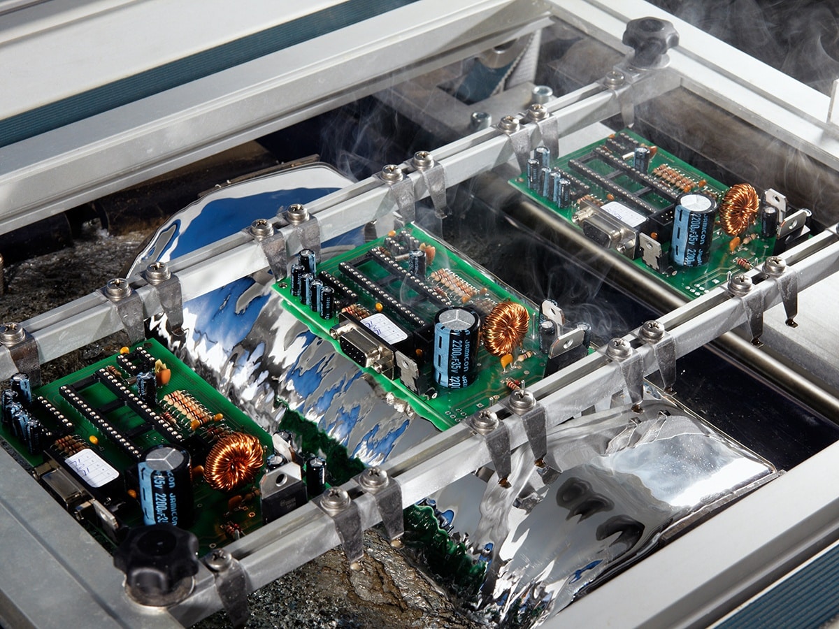 Automated Wave Soldering Machine for Through-Hole Assembly
