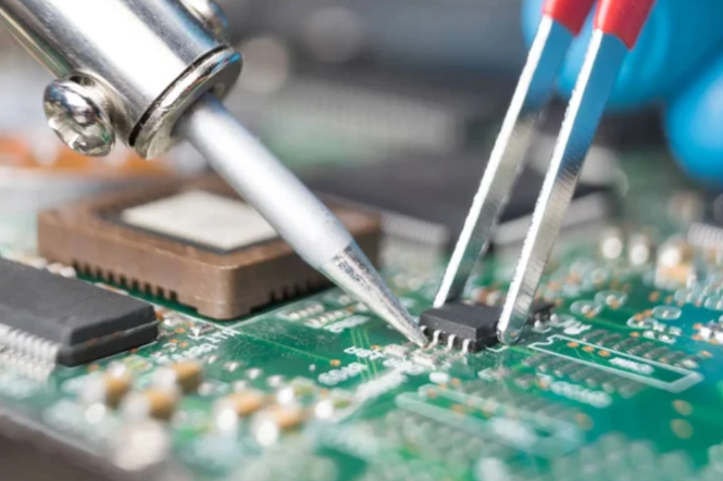 Soldering a new component during PCB repair