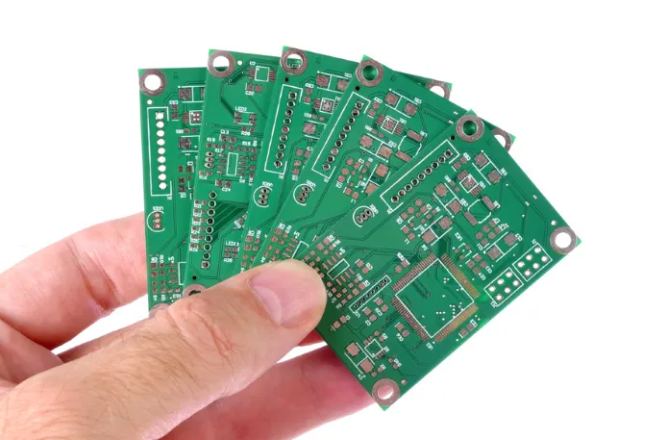 High-speed PCB layout with embedded resistors for signal integrity.