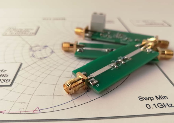 Cross-section of PCB with embedded resistor for impedance matching.