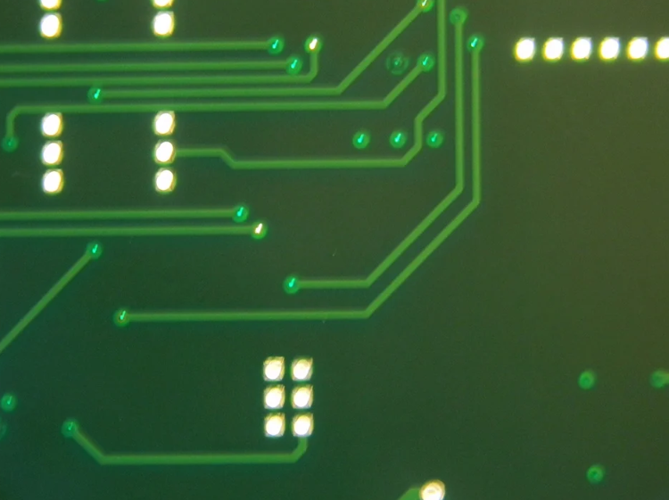 Cross-section of PCB showing tented and untented vias with solder mask.
