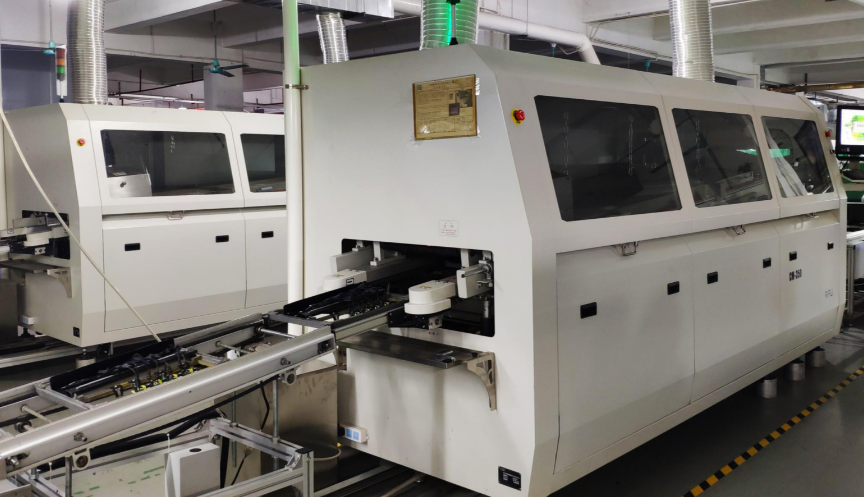 Wave soldering machine for through-hole PCB assembly