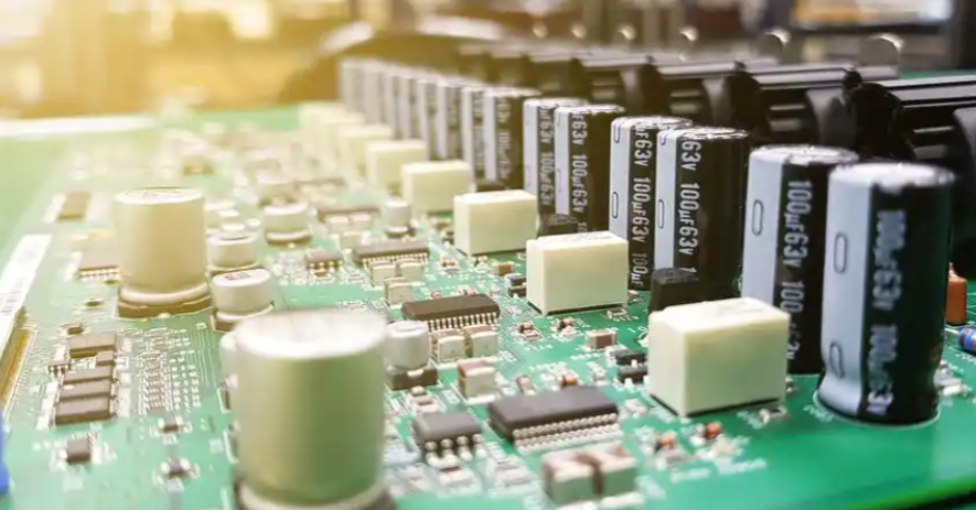 Surface Mount vs Through-Hole Component Mounting on PCB