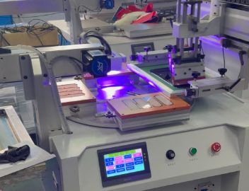 Liquid photo imaging process for PCB silkscreen with UV light exposure