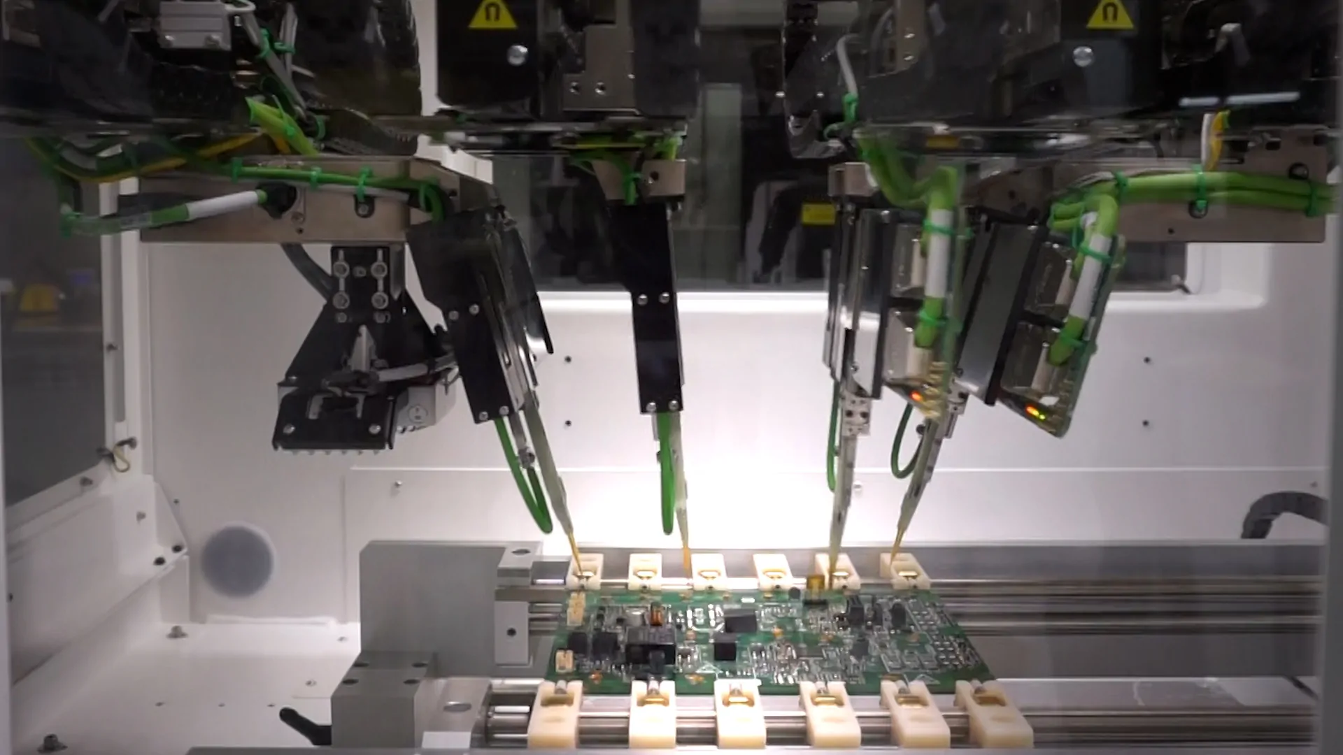 Flying probe testing process on a PCB with movable test probes