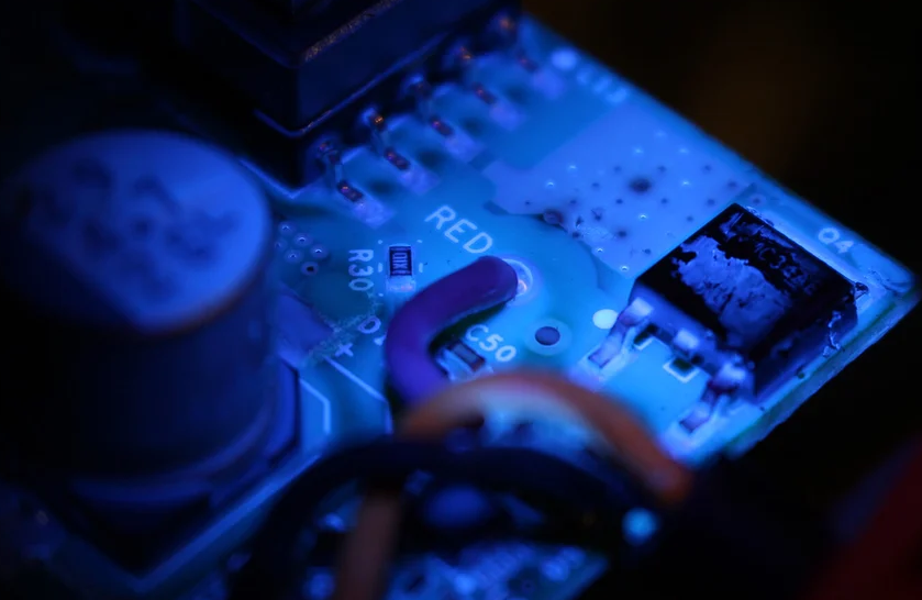 Common mistakes in DIY conformal coating showing uneven application on PCB.